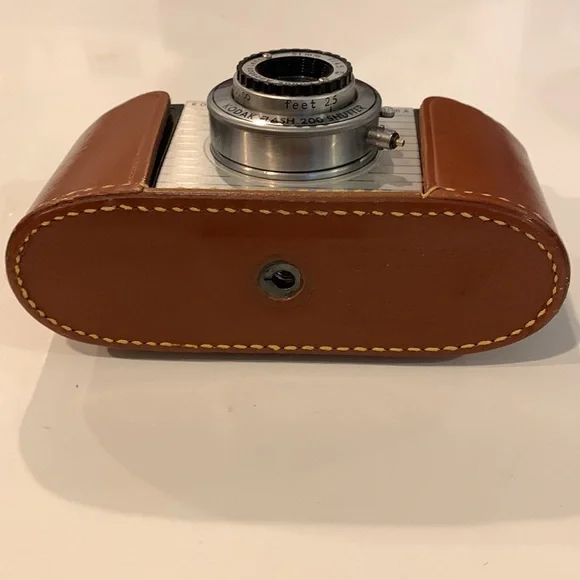 Kodak Pony 828 Camera with leather field case - Picture 4 of 10
